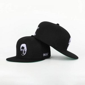 Tùy chỉnh 6 bảng điều khiển màu đen acrylic đóng lại flex fit gorras cap được trang bị mũ 3D logo màu xanh lá cây dưới đáy hốc